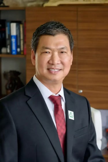 Dr. Dung Vu Headshot (1)